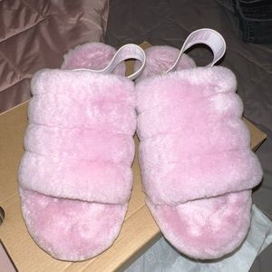 UGG FLUFF YEA SLIDE WORN TWICE